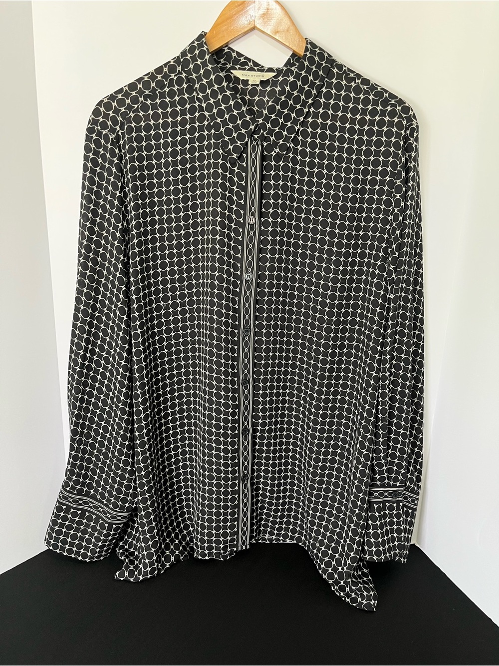 Max Studio Black and White Geometric Circle Button-Down Shirt